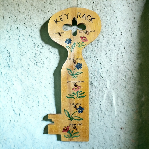 Vintage wooden key  holder with hooks for keys  floral painted design, Japan - Picture 2 of 6